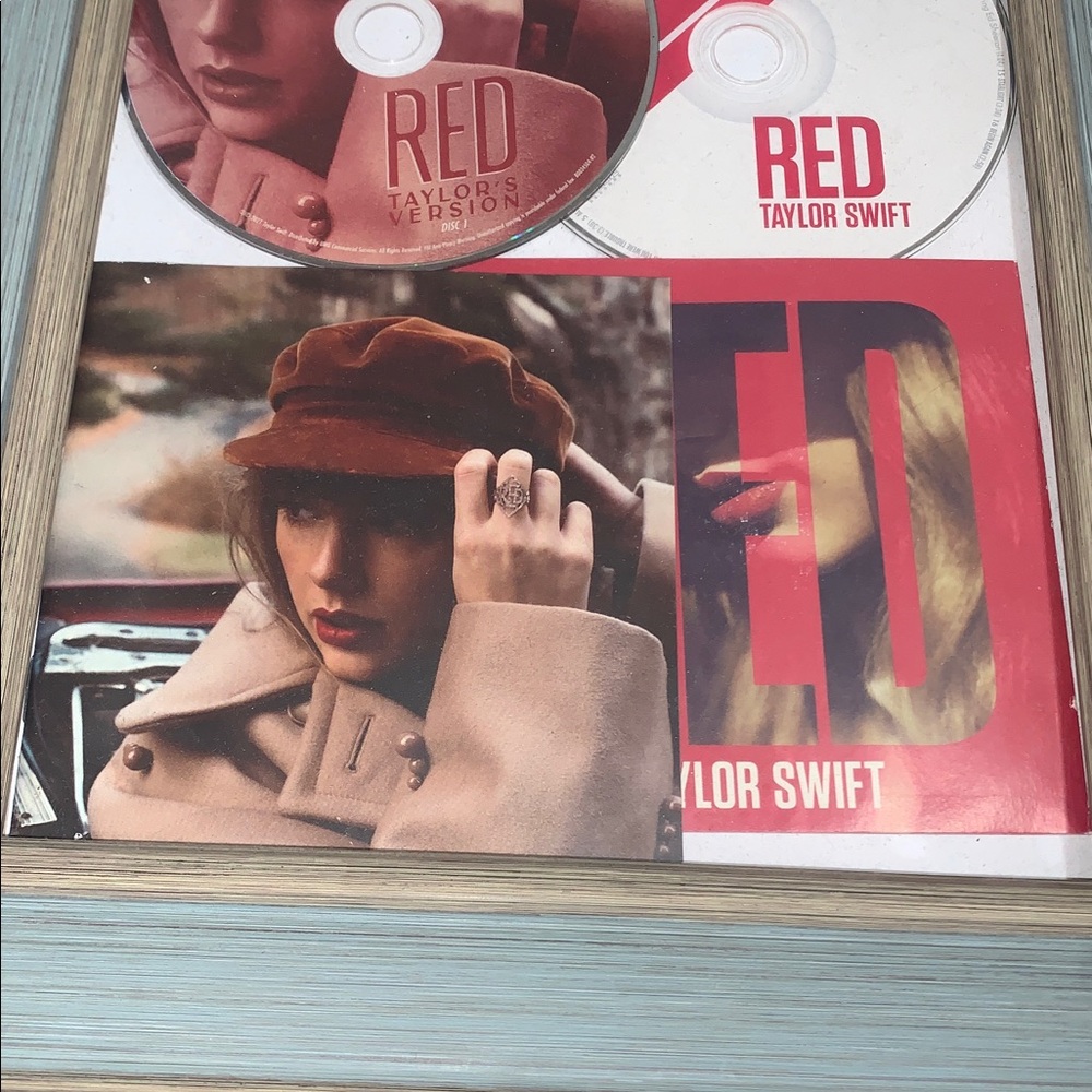RED Taylor Swift CDs & Booklet - Framed - Picture 2 of 4